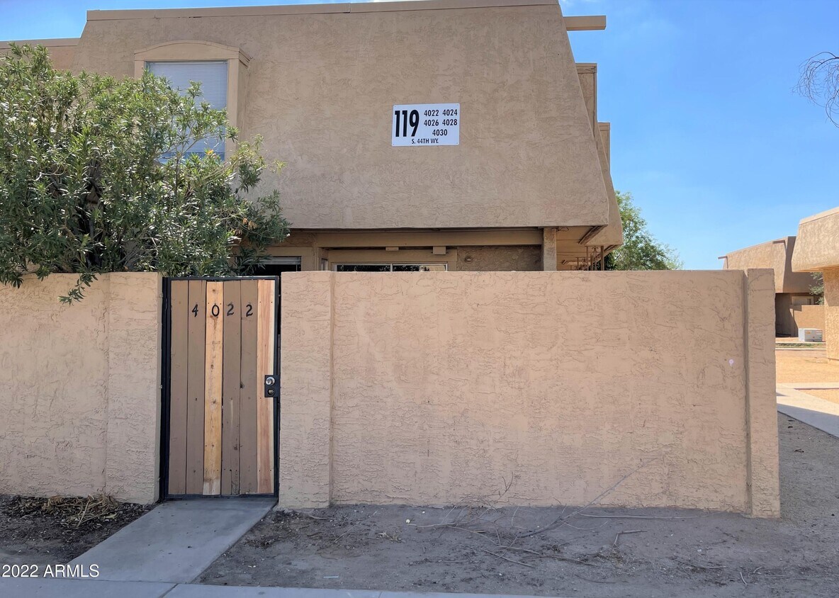 Primary Photo - 4022 S 44th Way