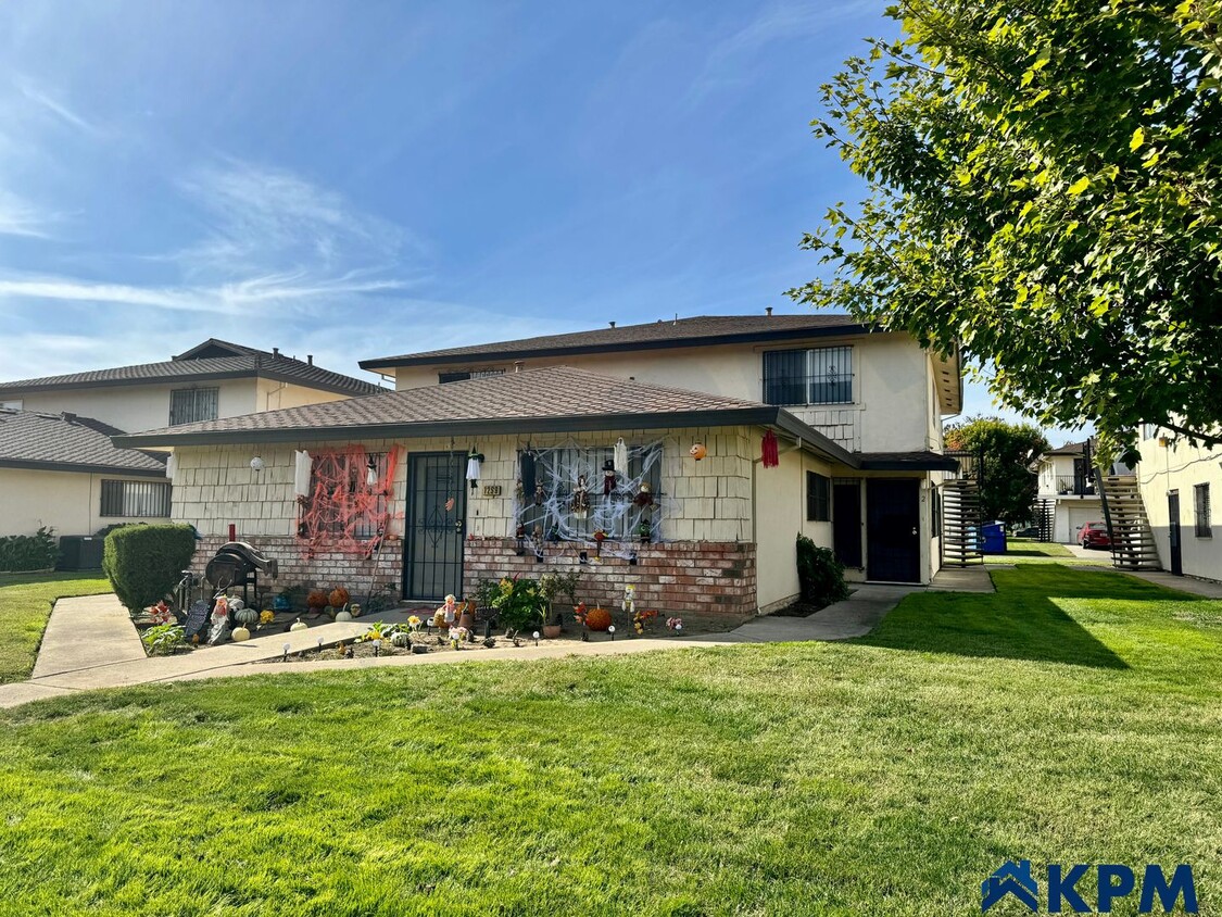 Primary Photo - 2 Bedroom 1 Bath Louis Park Townhouse