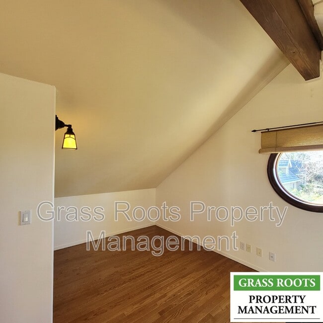 Building Photo - 22912 Montclaire Ct