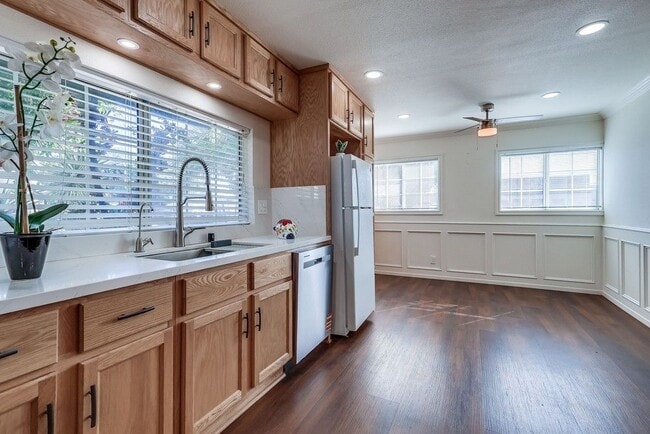 Foto del edificio - 4445 Marine