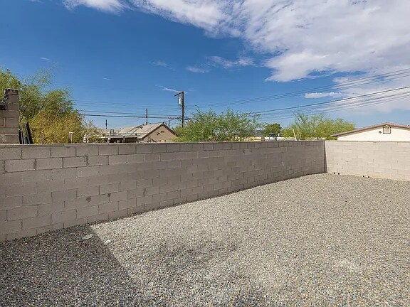 Foto del edificio - 938 E Waverly St