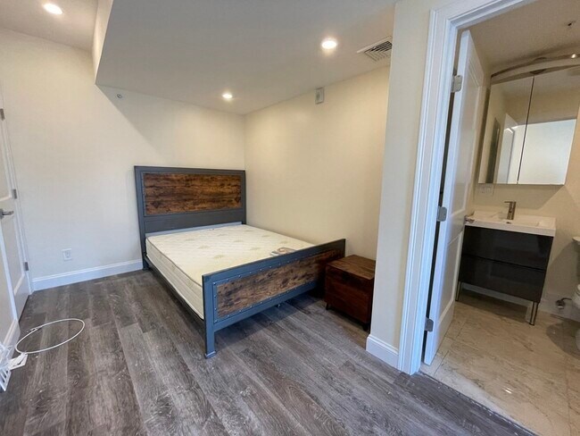 Building Photo - 1028 Commonwealth Ave