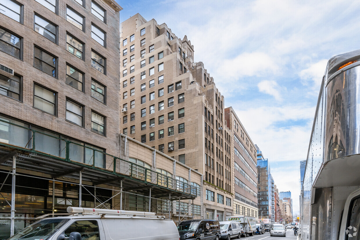 Primary Photo - 252 W 30th St