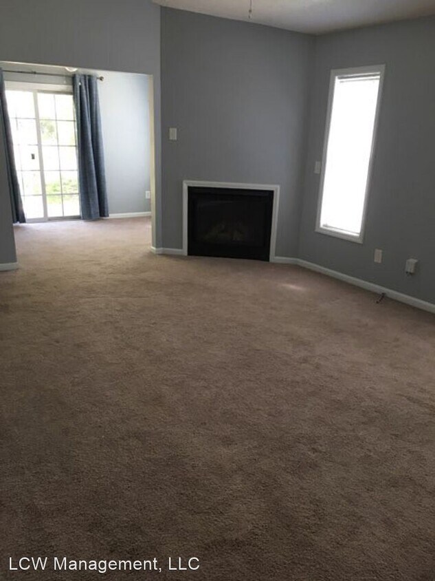 Foto principal - 5845 Regent Village Dr