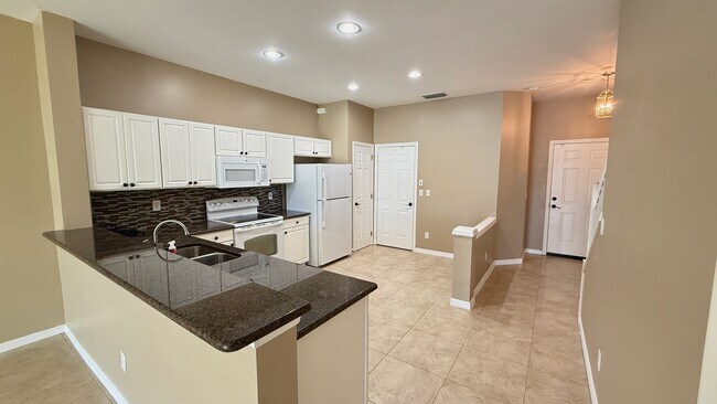 Foto del edificio - 8431 Village Edge Cir