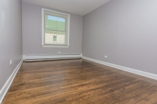 Building Photo - 1 bedroom in Chicago IL 60649