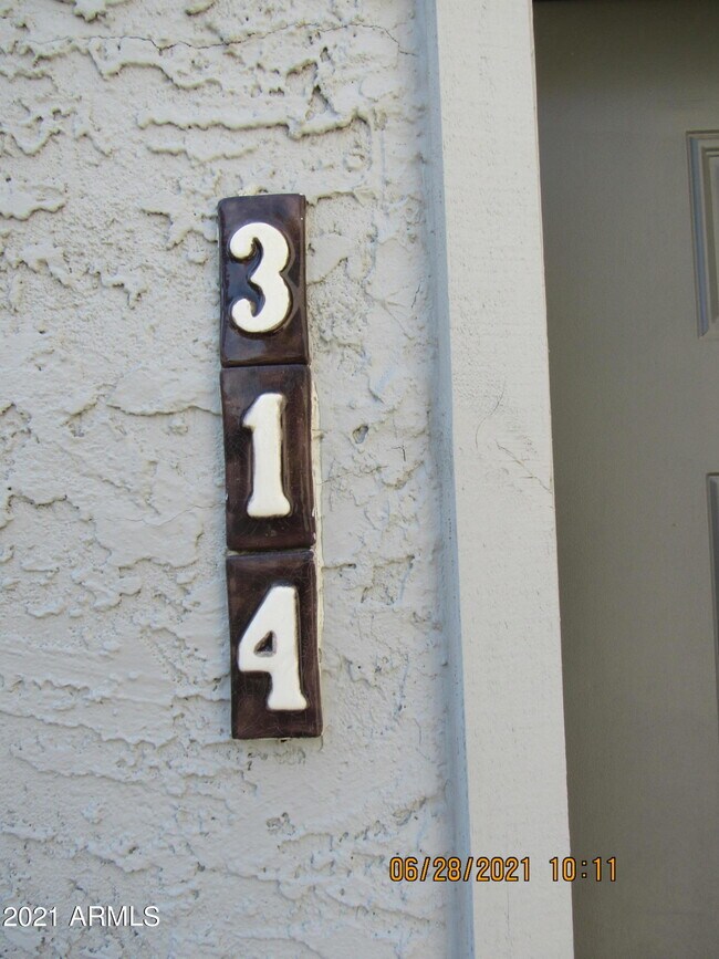 Foto del edificio - 8020 E Thomas Rd