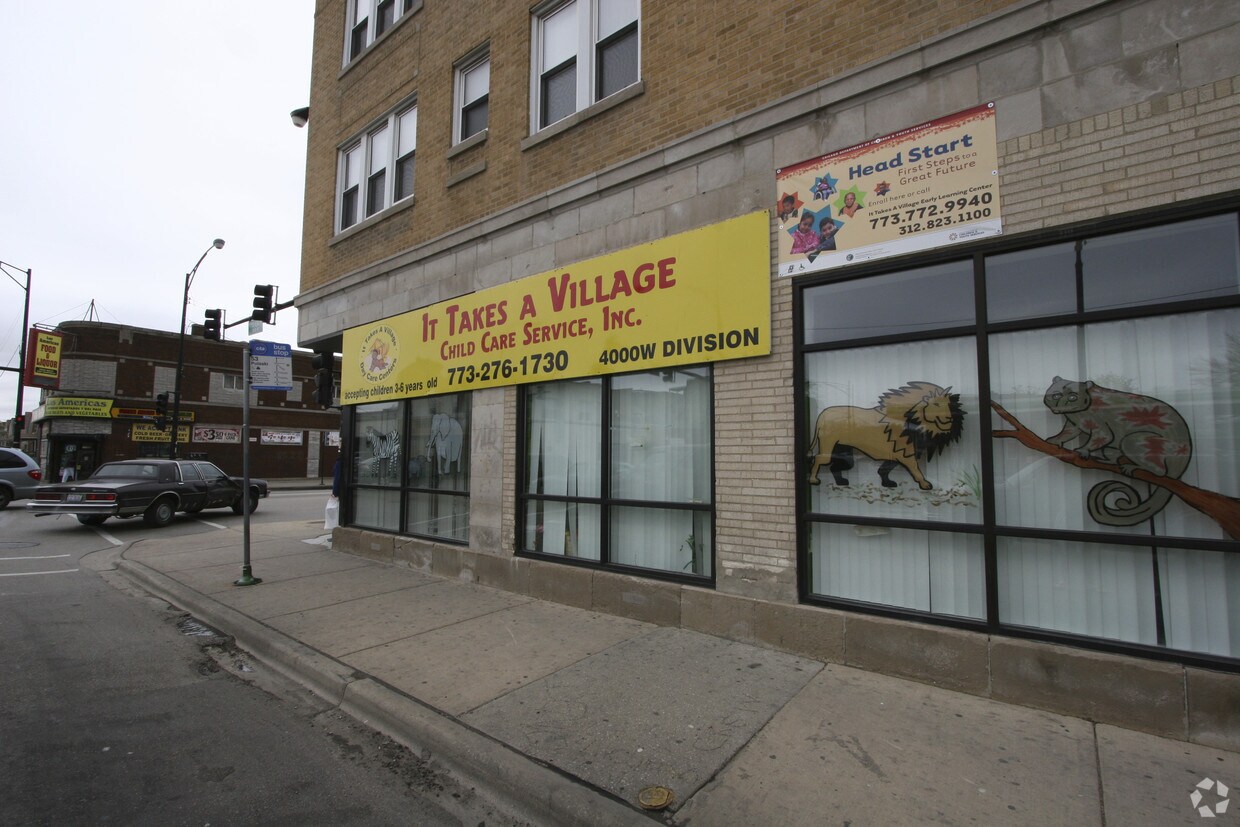 Building Photo - 4000-4010 W Division St