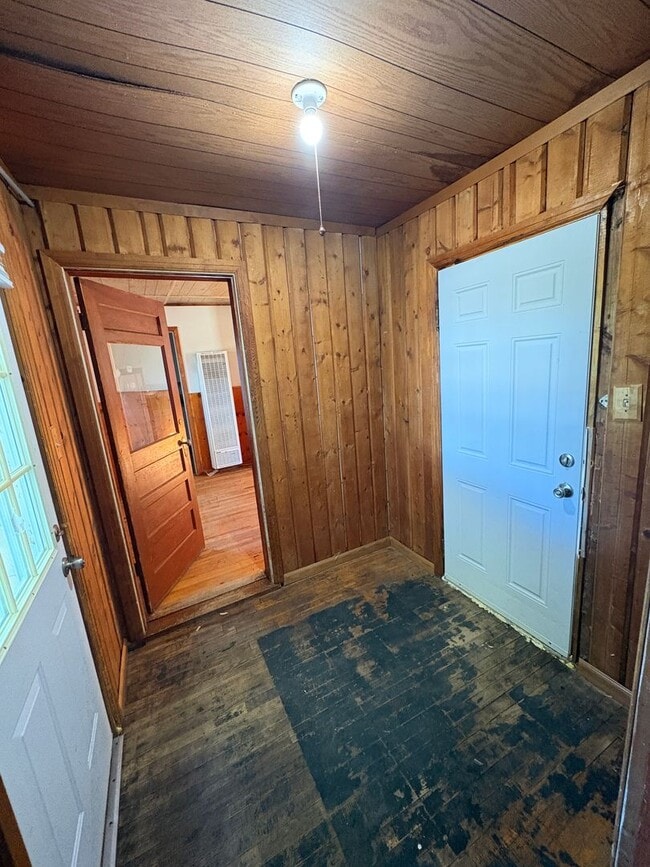 Building Photo - 2923-2925 Poly Dr