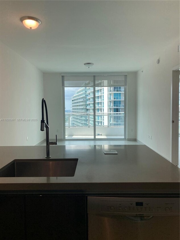 Foto principal - 1080 Brickell Ave