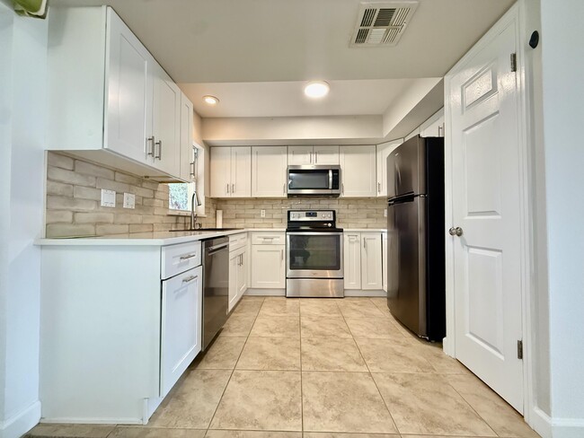 Building Photo - 486 NE Solida Cir