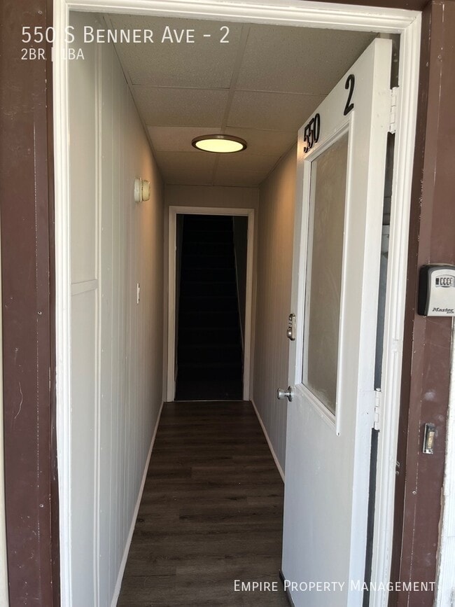 Building Photo - 2nd/3rd Floor: 2 Bedroom/ 1 Bathroom Apart...