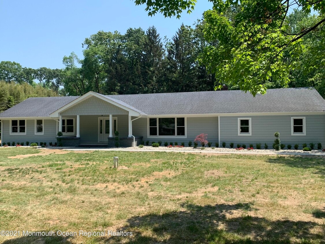 Primary Photo - 15 Saratoga Dr