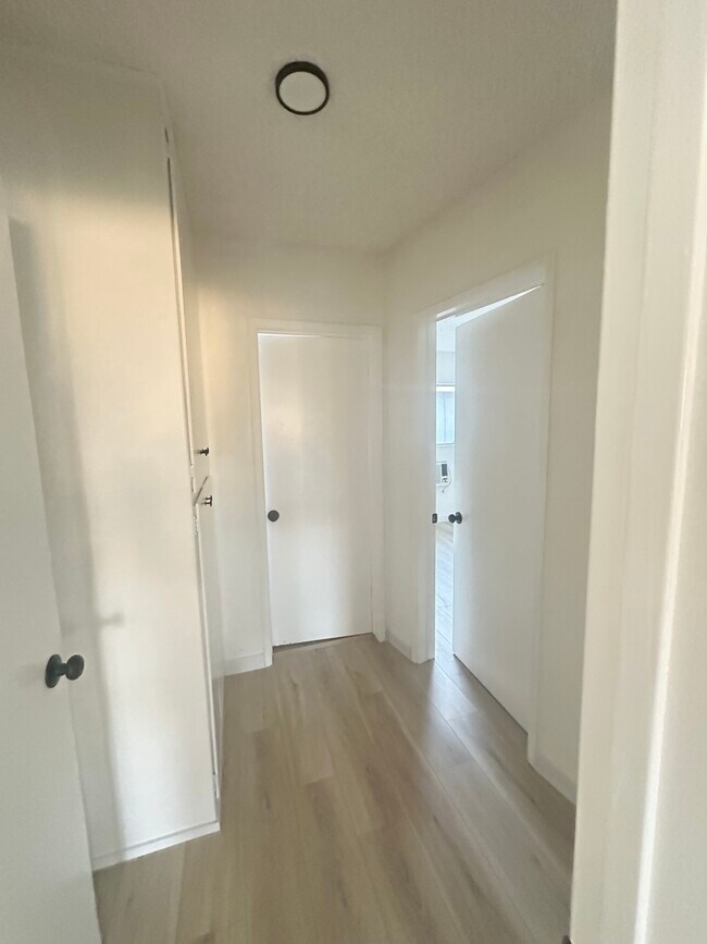 Foto del edificio - 8024 Owensmouth Ave