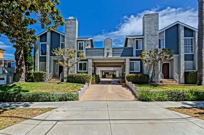 Building Photo - 606 N Juanita Ave