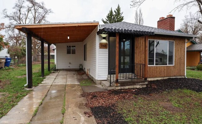 Building Photo - 948 East Atkin Avenue
