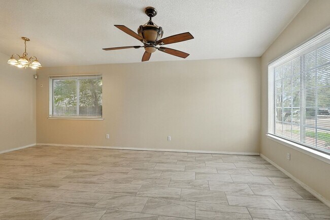 Foto del edificio - For Rent | 3 Bed / 2 Bath | 2 Car Garage |...