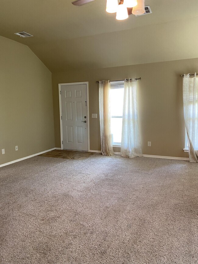 1402 SW 23rd St, Moore, OK 73170 House for Rent in Moore, OK