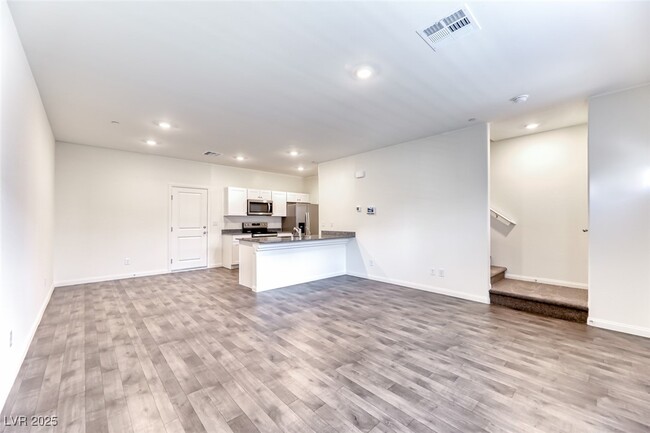 Building Photo - 12740 Feathersong