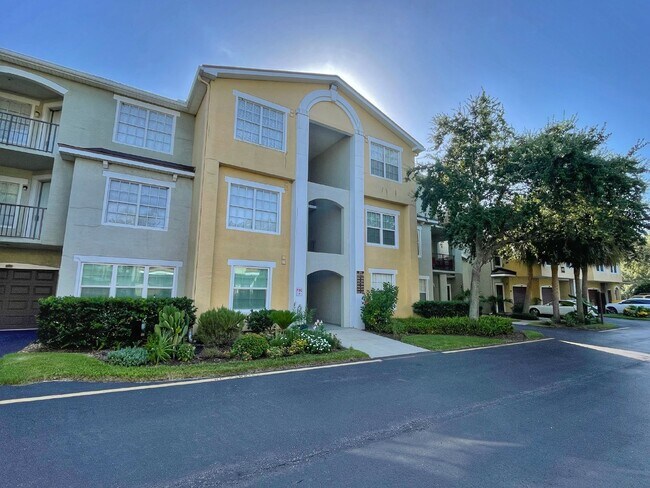 Building Photo - Las Palmas ground floor condo with garage ...