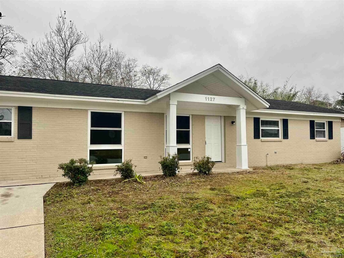 Primary Photo - 1127 Redwood Ln