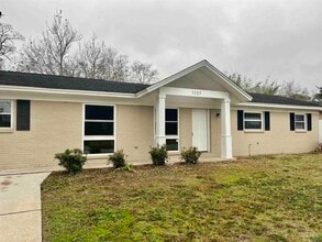 Building Photo - 1127 Redwood Ln