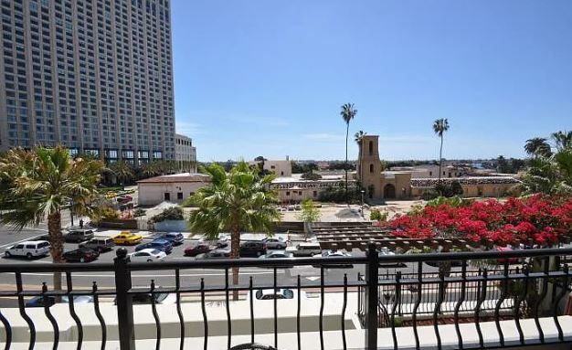 Foto del edificio - 700 W Harbor Dr