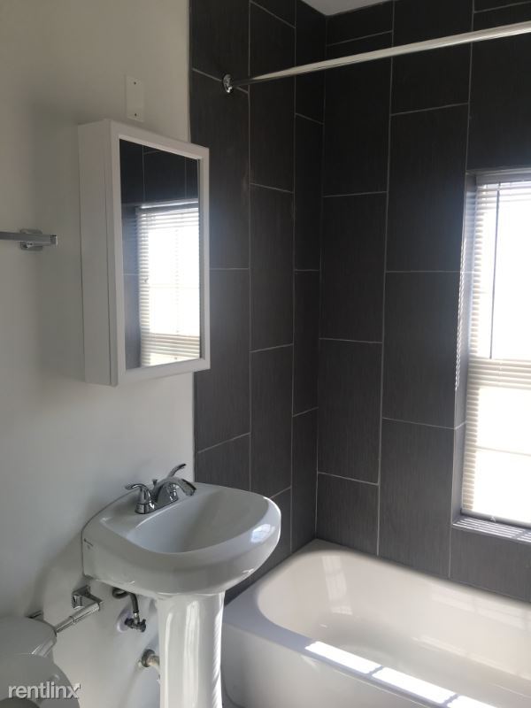 Foto principal - 15406 Broadway Ave