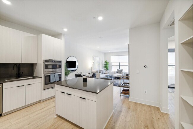 Foto del edificio - 2221 W Dallas St