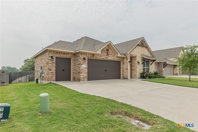 Building Photo - 3212 Trinity Dr