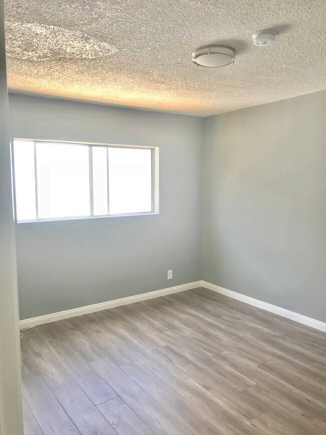 Plymouth Gardens 205 E Plymouth St Inglewood, CA Apartments for