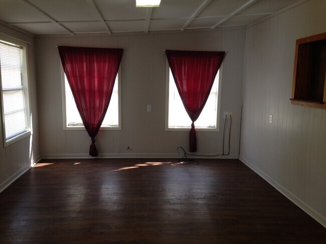 Foto del edificio - 516 Shady Ln