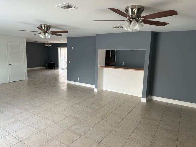 Building Photo - 5401 N Dixie Hwy