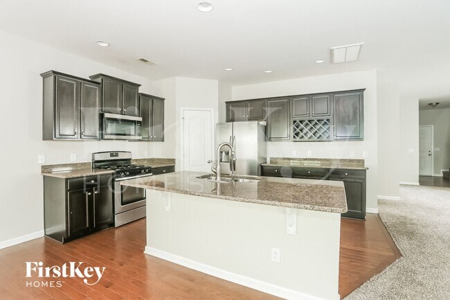 Foto del edificio - 8823 Balsam Bay Rd