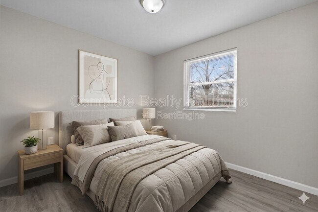 Foto del edificio - 10432 Royal Dr