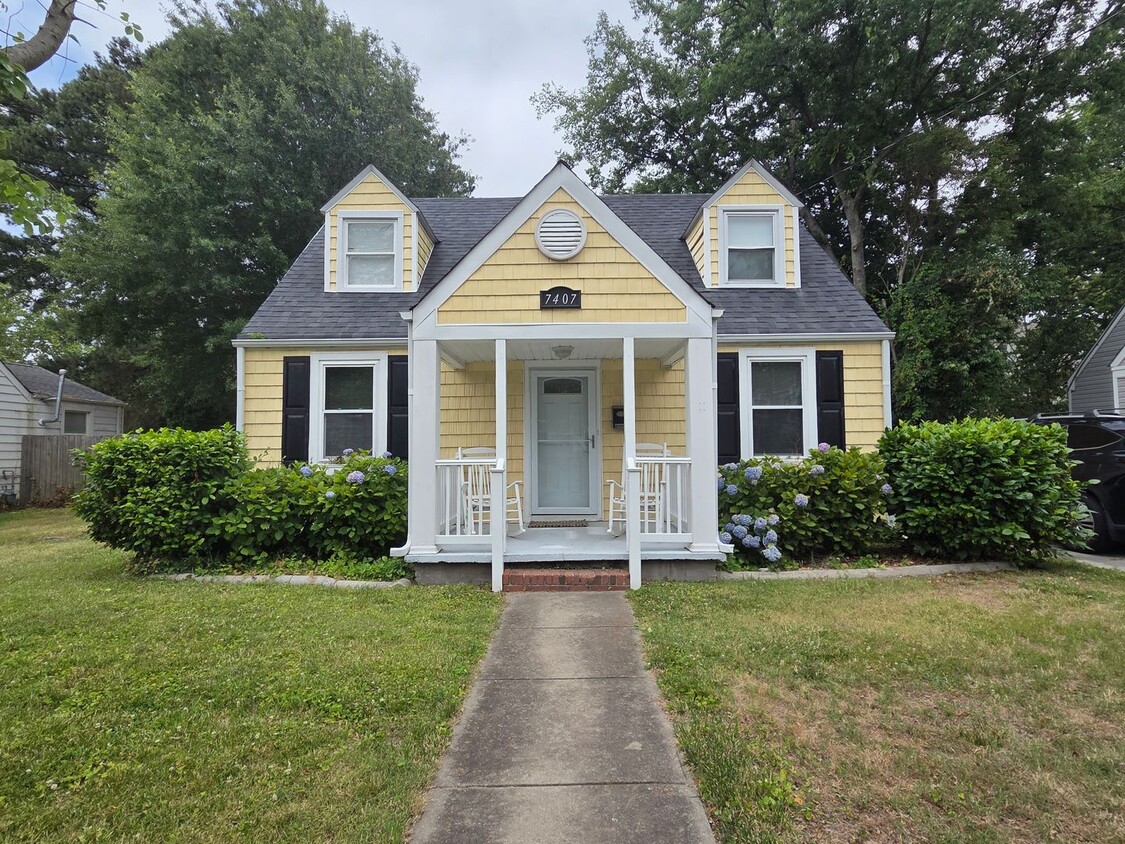 SUBURBAN ACRES - 7407 Yorktown Dr (Norfolk, VA)
