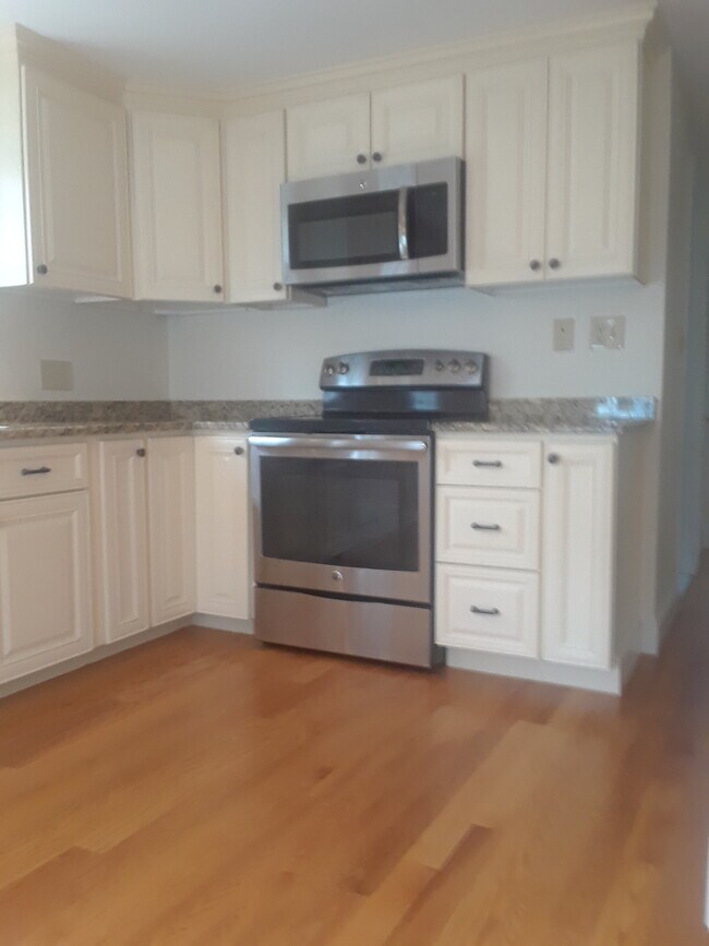 Kitchen - 37 Summit St