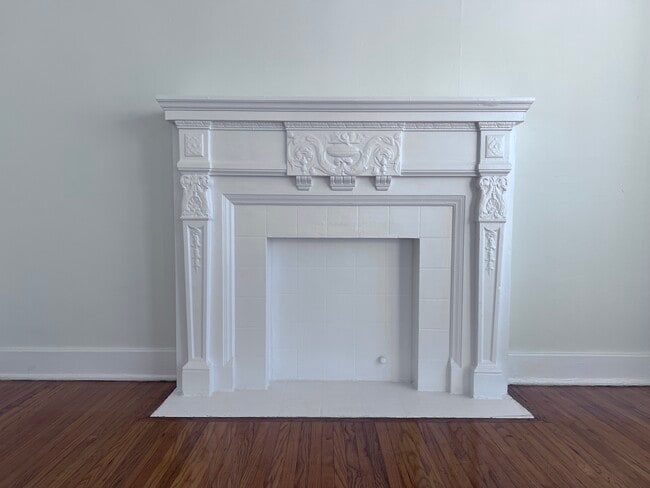 Building Photo - 1410 N Hayworth Ave