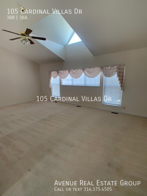 Building Photo - Spacious 3-Bed Condo with Bonus Room & Gar...