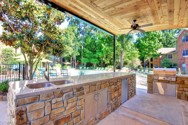 Building Photo - 27600 Kings Manor Dr N