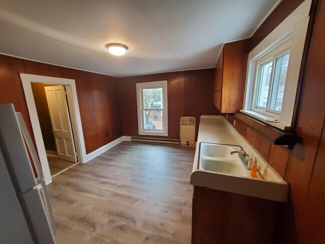 Kitchen - 923 W High St