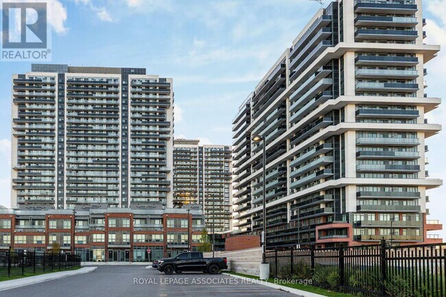 Photo du bâtiment - 2545-2545 Simcoe St N