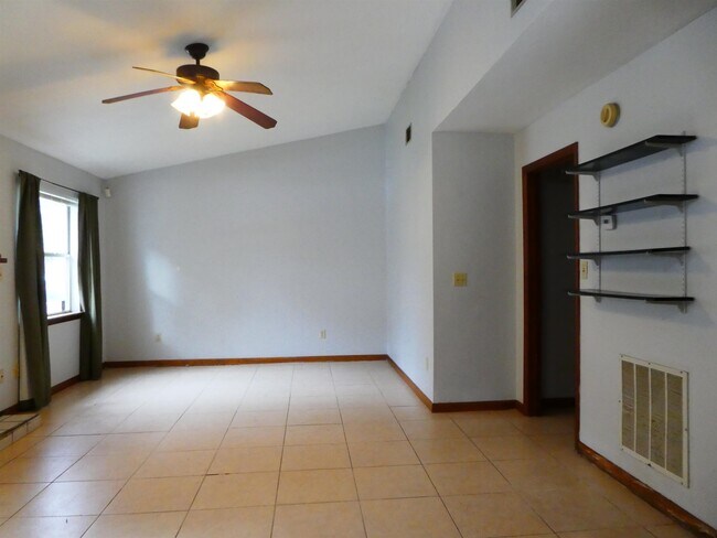 Foto del edificio - 1465 Live Oak Dr