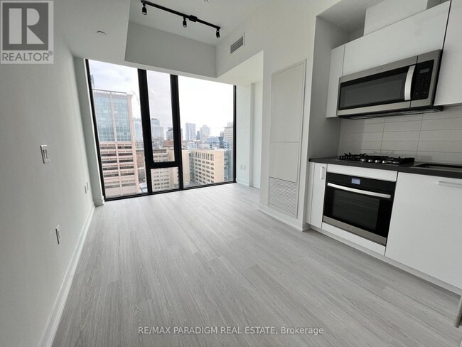 Building Photo - 195 McCaul St