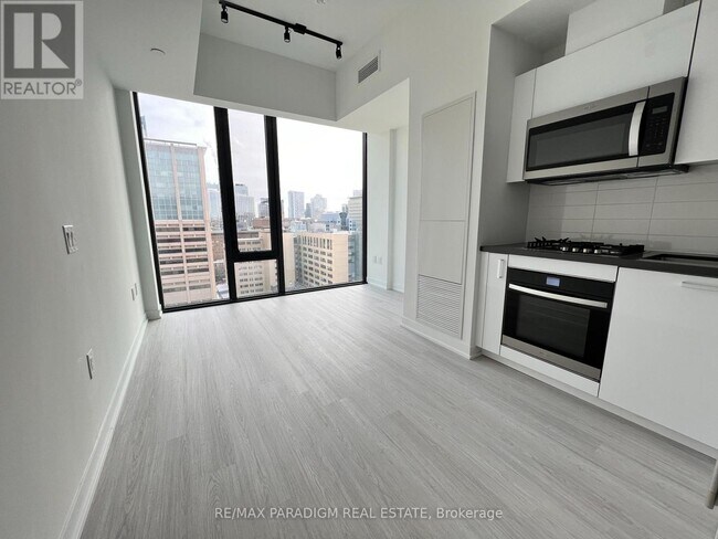 Photo du bâtiment - 195 McCaul St