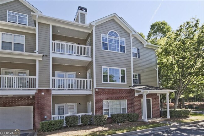 Foto del edificio - 8102 Woodland Ln