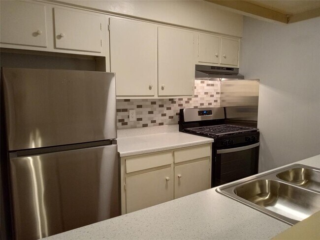 Foto del edificio - 606 W 51st St