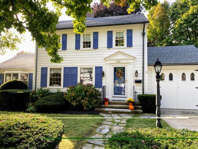 Building Photo - 2381 Cranston St