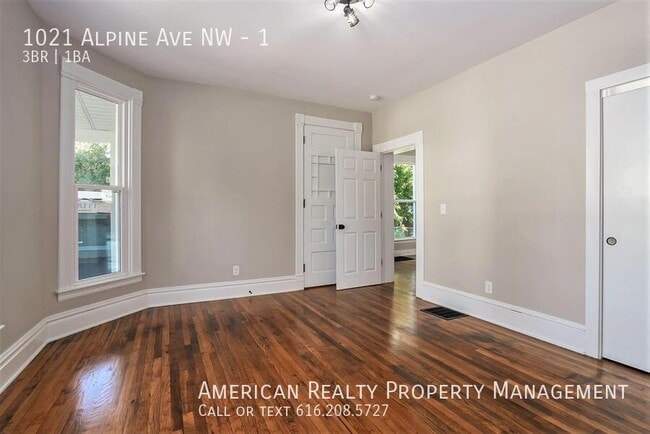 Foto del edificio - 1021 Alpine Ave NW
