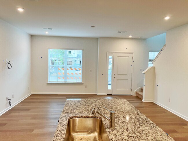 Building Photo - 13039 Rover St